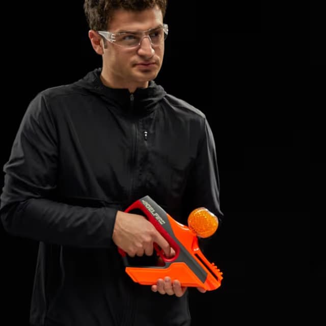 Lanzador Nerf Pro Gelfire Uproar, 10,000 Municiones Gelfire, Tolva de 400 Municiones, Gafas Protectoras, Edades 14+