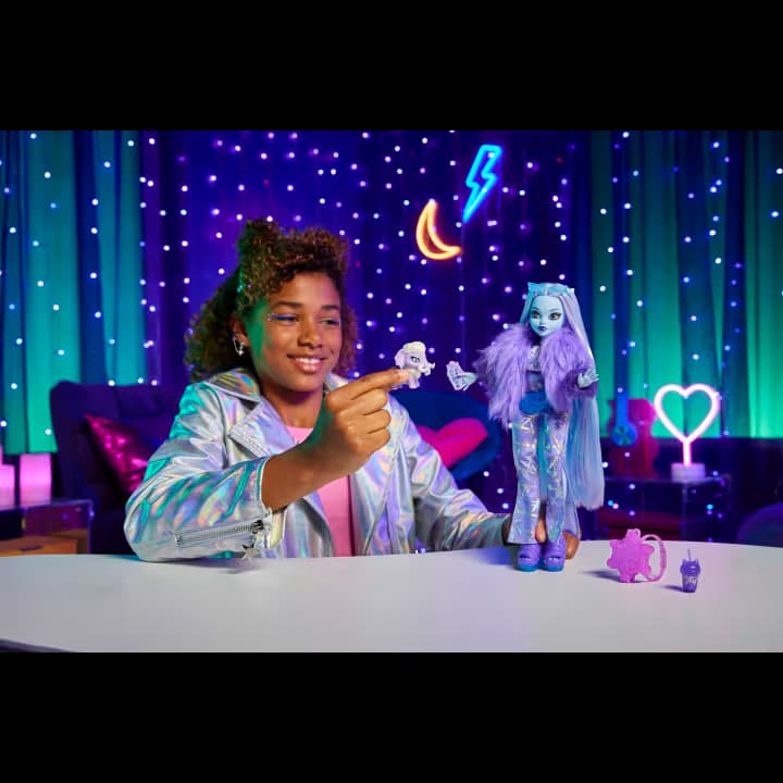 Muñeca Monster High, Abbey Bominable, Muñeca de Moda Yeti con Accesorios