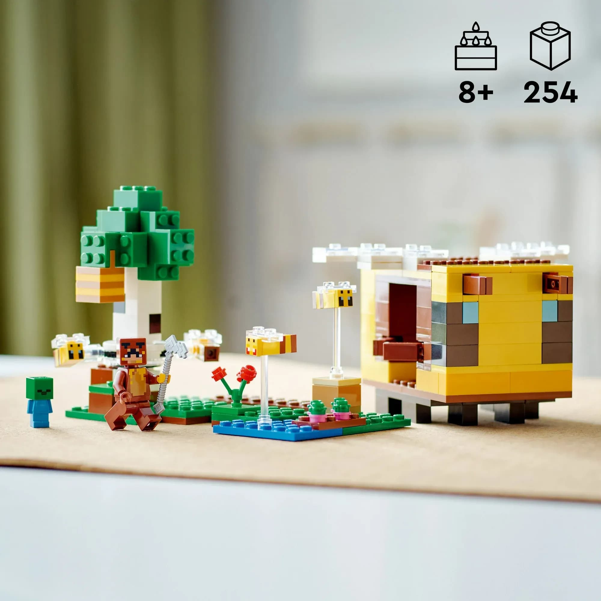 LEGO Minecraft La Cabaña de las Abejas (21241), Set de Construcción (254 Piezas) - Miniatura 3