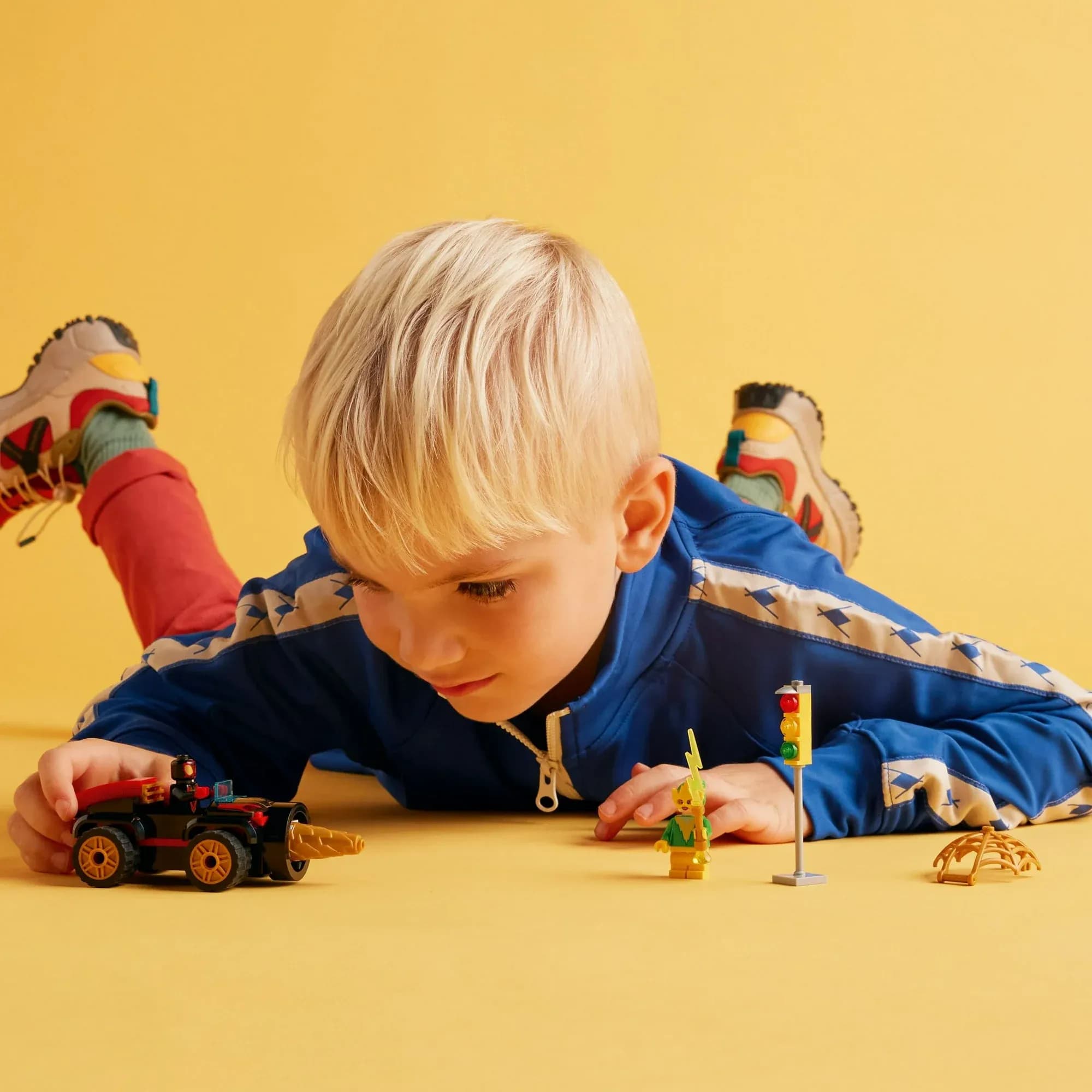 Vehículo Taladro LEGO Marvel, Coche de Miles “Spin” Morales con 2 Minifiguras - Miniatura 3