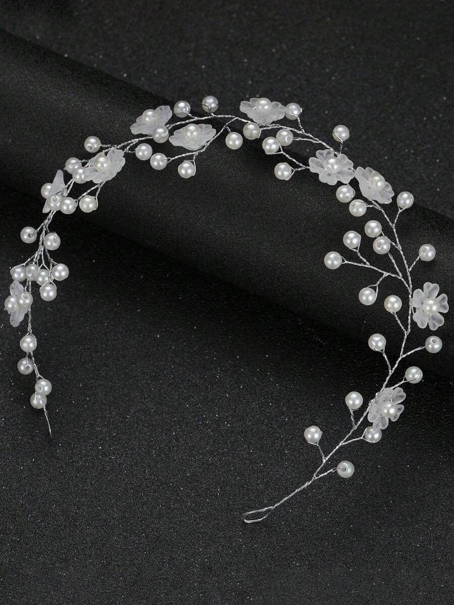 Diadema Hecha a Mano para Novia con Perlas Plateadas y Flores – Accesorio para Bodas y Fiestas
