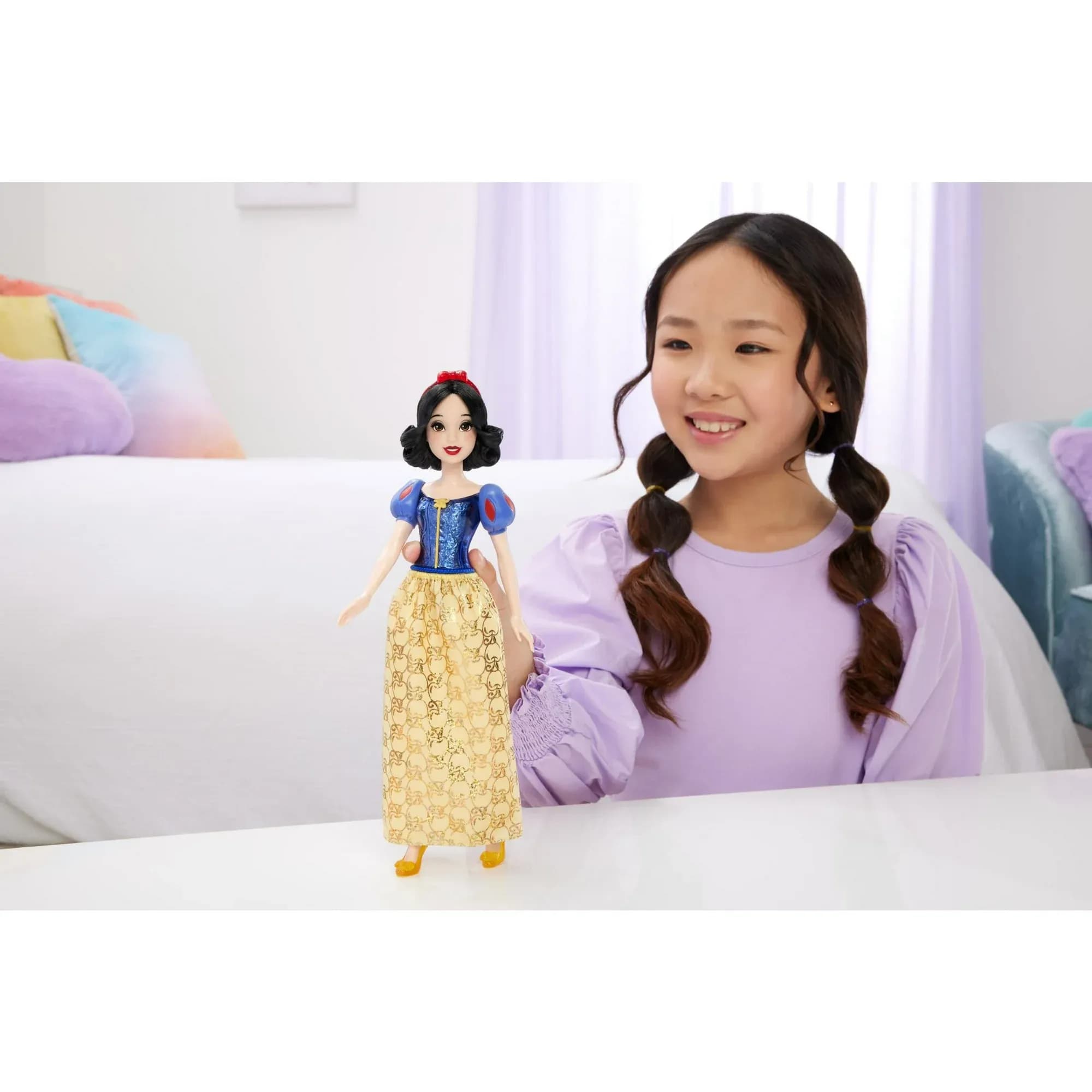 Muñeca de Moda Princesa Disney Blancanieves con Cabello Negro y Accesorio para el Pelo